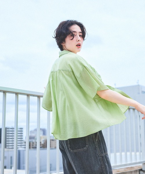 niko and...(ニコアンド)の「フロントシャーリングシャツ(シャツ/ブラウス・レディース・セージグリーン/オフホワイト/ダークブラウン/オレンジ・MEDIUM/LARGE)」の1枚目の写真