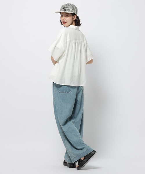 niko and...(ニコアンド)の「フロントシャーリングシャツ(シャツ/ブラウス・レディース・セージグリーン/オフホワイト/ダークブラウン/オレンジ・MEDIUM/LARGE)」の9枚目の写真