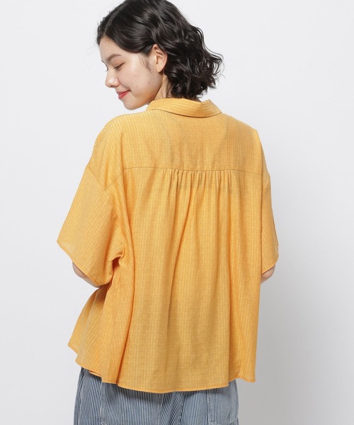 niko and...(ニコアンド)の「フロントシャーリングシャツ(シャツ/ブラウス・レディース・セージグリーン/オフホワイト/ダークブラウン/オレンジ・MEDIUM/LARGE)」の14枚目の写真
