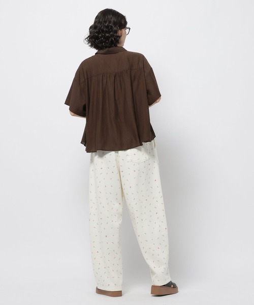 niko and...(ニコアンド)の「フロントシャーリングシャツ(シャツ/ブラウス・レディース・セージグリーン/オフホワイト/ダークブラウン/オレンジ・MEDIUM/LARGE)」の16枚目の写真