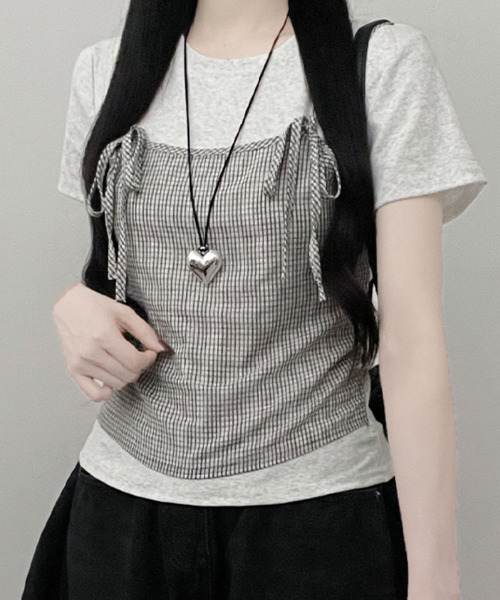 VIVID LADY(ビビッドレディー)の「チェックキャミトップレイヤード風 半袖Tシャツ(Tシャツ/カットソー・レディース・グレー/アイボリー・FREE)」の1枚目の写真