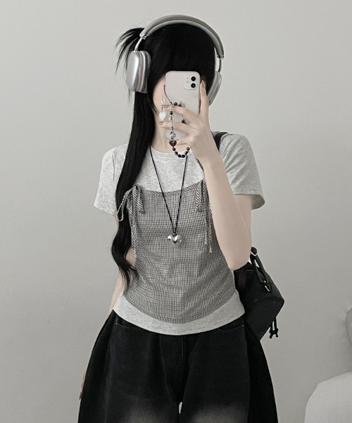 VIVID LADY(ビビッドレディー)の「チェックキャミトップレイヤード風 半袖Tシャツ(Tシャツ/カットソー・レディース・グレー/アイボリー・FREE)」の7枚目の写真