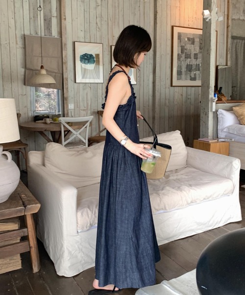 FAVORITO(ファヴォリート)の「デニムノースリーブワンピース(ワンピース・レディース・ブルー・F)」の7枚目の写真