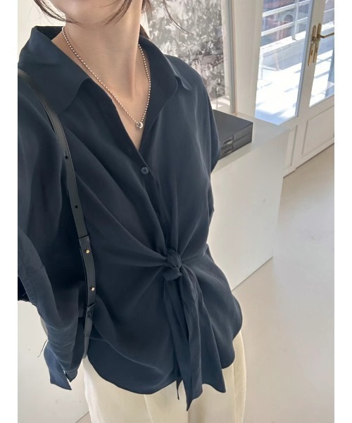 FAVORITO(ファヴォリート)の「襟付きリラックスブラウス(シャツ/ブラウス・レディース・ホワイト/ネイビー/グリーン・F)」の9枚目の写真