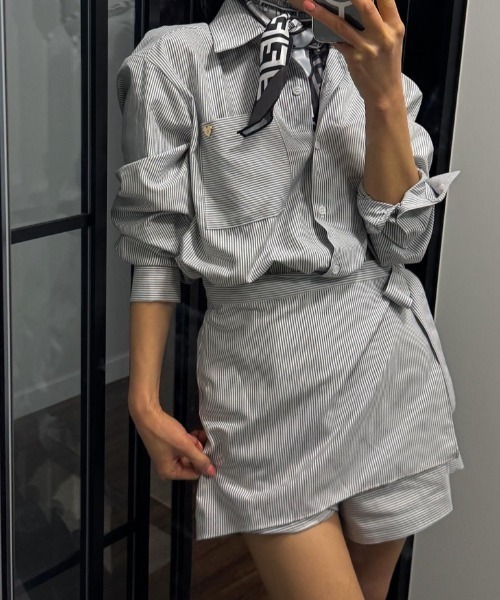 FAVORITO(ファヴォリート)の「襟付きオールインワン(つなぎ/オールインワン・レディース・ブルー/ブラック・F)」の2枚目の写真
