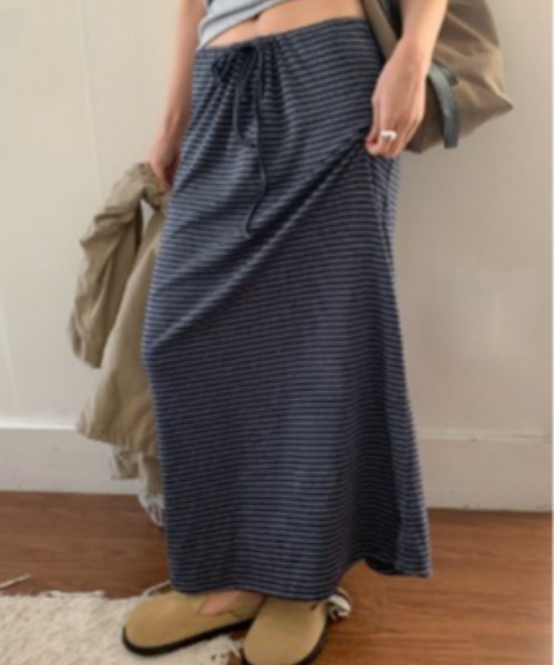LOENNE(ロエヌ)の「Striped Drawstring Maxi Skirt / ボーダードローストリングマキシスカート(スカート・レディース・ブラウン/ブラック/グレー・FREE)」の6枚目の写真