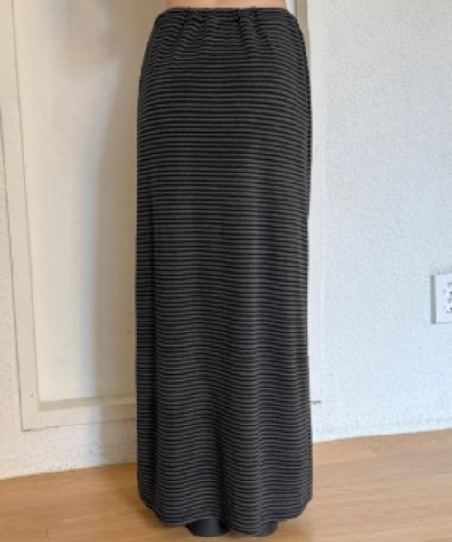 LOENNE(ロエヌ)の「Striped Drawstring Maxi Skirt / ボーダードローストリングマキシスカート(スカート・レディース・ブラウン/ブラック/グレー・FREE)」の8枚目の写真