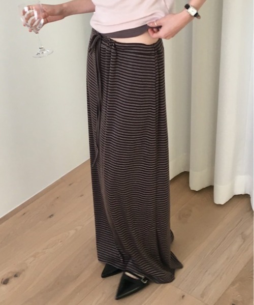 LOENNE(ロエヌ)の「Striped Drawstring Maxi Skirt / ボーダードローストリングマキシスカート(スカート・レディース・ブラウン/ブラック/グレー・FREE)」の15枚目の写真