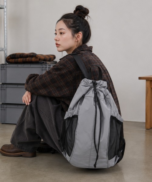 center i(センターアイ)の「巾着リュック レディース メッシュポケットバックパック(バックパック/リュック・レディース・グレー/ブラック・FREE)」の13枚目の写真