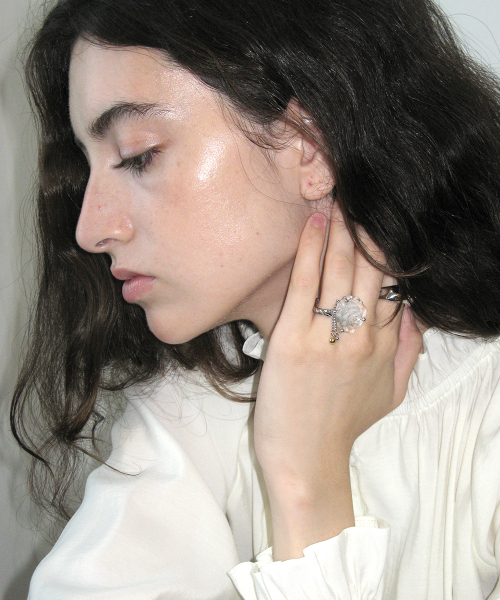 SINOON（シヌーン）の「Rose Drop Ring (Silver)（リング・レディース・シルバー・FREE）」の2枚目の写真