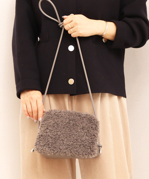 cache cache(カシュ カシュ)の「カシュカシュ cachecache / ミックスボアミニショルダー(ショルダーバッグ・レディース・グレー/ベージュ/チョコ・FREE)」の2枚目の写真