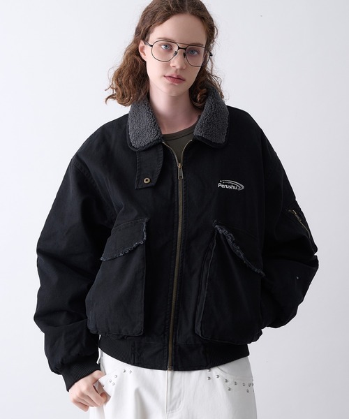 Perushu(ペルーシュ)の「Vintage Washed Boa Collar Duck Flight Jacket/ヴィンテージウォッシュ ボアカラー ダック フライトジャケット(ブルゾン・メンズ・カーキ/ブラウン/ブラック・MEDIUM/SMALL/LARGE)」の2枚目の写真
