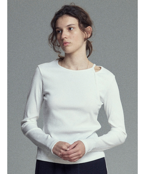 MALOUPE(マロップ)の「5117 肩ポイントスリムティ (ホワイト)(Tシャツ/カットソー・レディース・ホワイト・FREE)」の3枚目の写真