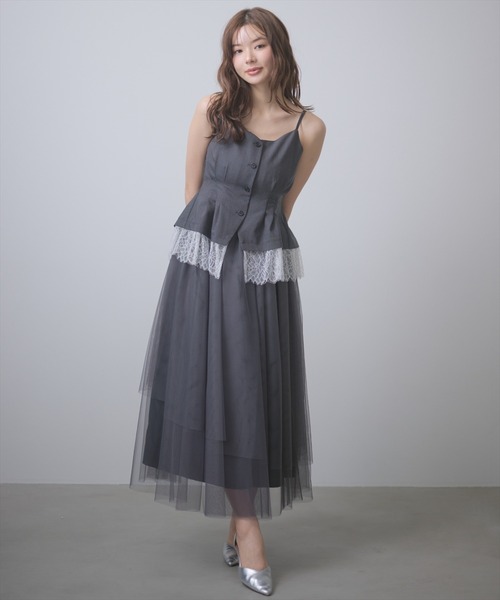 AND COUTURE(アンドクチュール)の「レイヤードビスチェキャミワンピース(ワンピース・レディース・ブラック/チャコールグレー・FREE)」の2枚目の写真