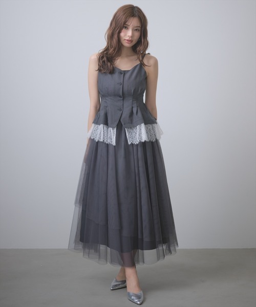 AND COUTURE(アンドクチュール)の「レイヤードビスチェキャミワンピース(ワンピース・レディース・ブラック/チャコールグレー・FREE)」の3枚目の写真