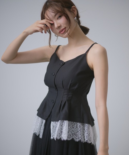AND COUTURE(アンドクチュール)の「レイヤードビスチェキャミワンピース(ワンピース・レディース・ブラック/チャコールグレー・FREE)」の14枚目の写真