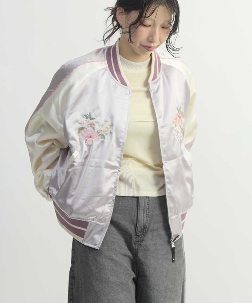 CONVERSE TOKYO(コンバーストウキョウ)の「FLOWER EMBROIDERY SOUVENIR JACKET(ブルゾン・レディース・ピンク/ボルドー/グレー・FREE)」の4枚目の写真