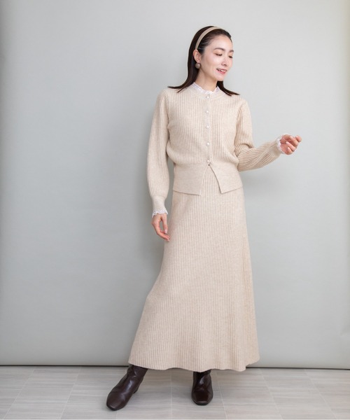 lodie（ロディ）の「【セット】レーストリムリブカーデ×フレアスカート（セットアップ・レディース・ベージュ/チャコールグレー・FREE）」の2枚目の写真
