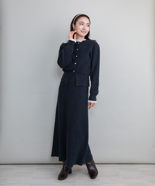 lodie（ロディ）の「【セット】レーストリムリブカーデ×フレアスカート（セットアップ・レディース・ベージュ/チャコールグレー・FREE）」の3枚目の写真