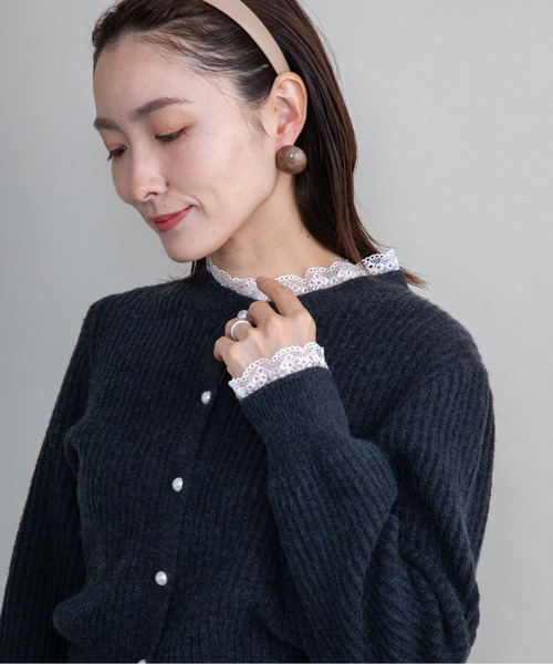 lodie（ロディ）の「【セット】レーストリムリブカーデ×フレアスカート（セットアップ・レディース・ベージュ/チャコールグレー・FREE）」の6枚目の写真