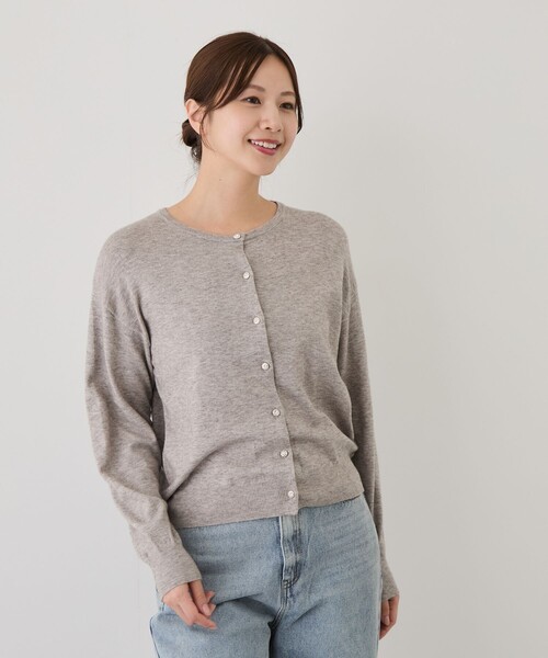Jayro(ジャイロ)の「ビジューボタンカーディガン(カーディガン/ボレロ・レディース・ホワイト系その他/ブルー系その他5/レッド/ブラック系その他/ダークブラウン/ライトグレー・M)」の4枚目の写真