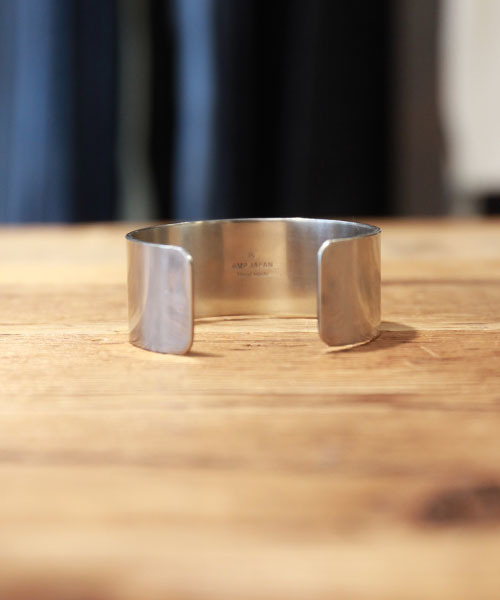 amp japan(アンプジャパン)の「German Silver Plain Bangle-Middle-(ジャーマンシルバー プレーン ミドルサイズ バングル)(バングル/リストバンド・メンズ・シルバー・MEDIUM)」の3枚目の写真