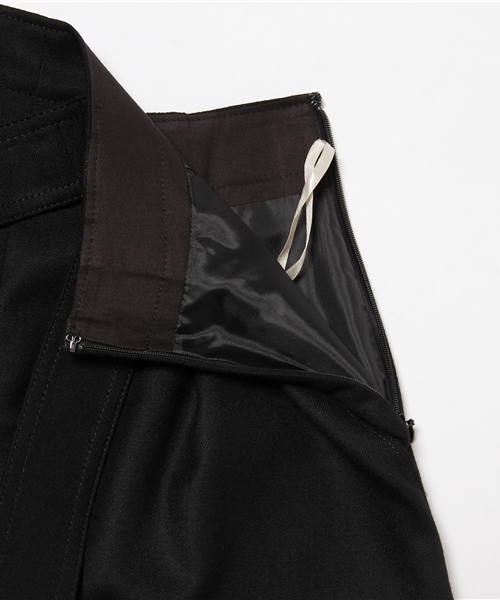 BLUE LABEL CRESTBRIDGE（ブルーレーベルクレストブリッジ）の「ストレッチサキソニー　ショートパンツ（その他パンツ・レディース・ブラック/イエロー・36/38）」の11枚目の写真