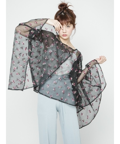 merry jenny（メリージェニー）の「おはな刺繍のスクエアＴＯＰＳ（シャツ/ブラウス・レディース・ブラック/オフホワイト・FREE）」の2枚目の写真