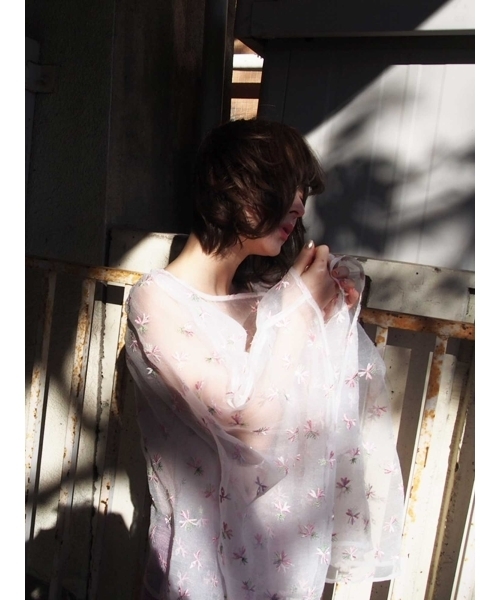 merry jenny（メリージェニー）の「おはな刺繍のスクエアＴＯＰＳ（シャツ/ブラウス・レディース・ブラック/オフホワイト・FREE）」の16枚目の写真