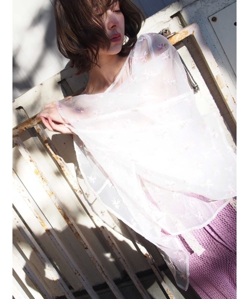 merry jenny（メリージェニー）の「おはな刺繍のスクエアＴＯＰＳ（シャツ/ブラウス・レディース・ブラック/オフホワイト・FREE）」の19枚目の写真