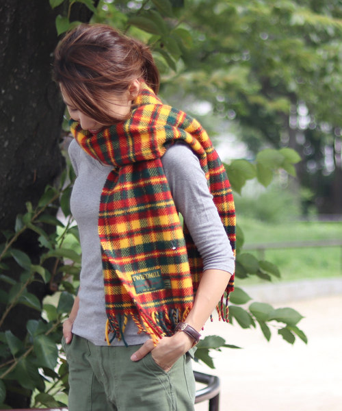 TWEED MILL（ツイードミル）の「ツイードミル 厚手マフラー 別注限定カラー（マフラー・レディース・ブラック/グレー/チェック/レッド/キャメル/クリーム/ピンク/イエロー×グレー/ホワイト×レッド/ライトブルー/レッド系/レッド系1・FREE）」の14枚目の写真