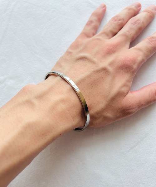 BEATJIVE（ビートジャイブ）の「ブレスレットシンプルデザインシルバーカラーステンバングル メンズ レディース（バングル/リストバンド・レディース・シルバー・FREE）」の11枚目の写真