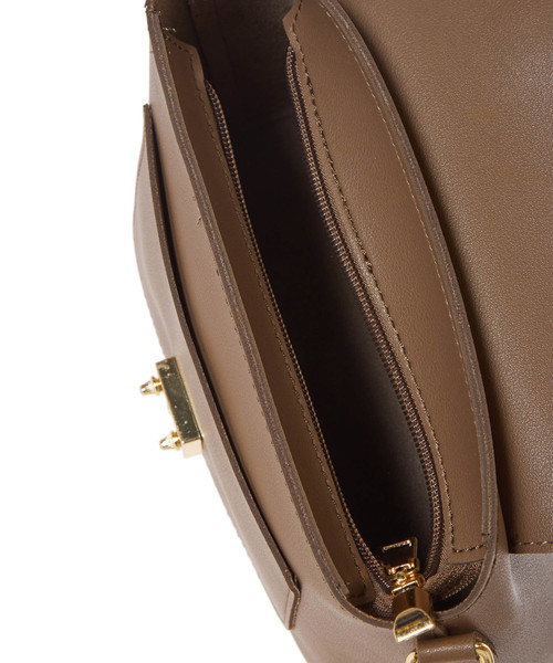 Edit Sheen(エディットシーン)の「スクエアフラップバッグ(ショルダーバッグ・レディース・ブラック/モカ/ネイビー・FREE)」の7枚目の写真