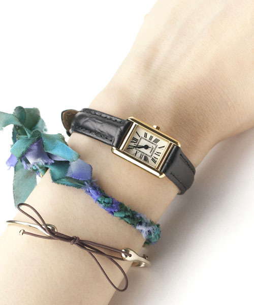 NANO universe(ナノユニバース)の「VIDA+/squar watch (Roman Numeral)(アナログ腕時計・レディース・ブラック/ブラウン/ブルー/レッド・FREE)」の2枚目の写真