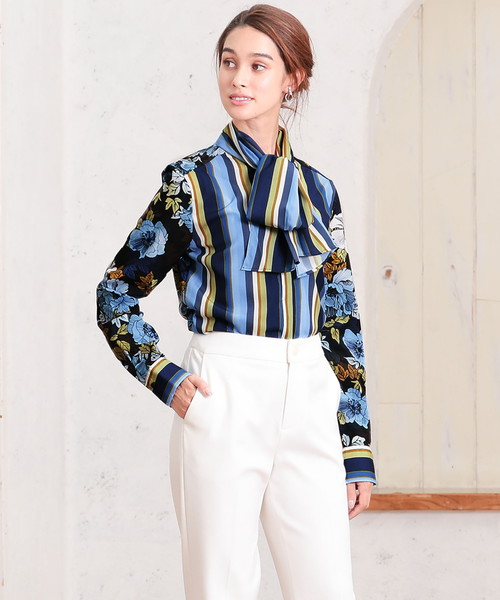 NARACAMICIE（ナラカミーチェ）の「フラワー＆ストライプボウタイ長袖ブラウス（シャツ/ブラウス・レディース・レッド/ブルー・SMALL/MEDIUM/LARGE）」の2枚目の写真