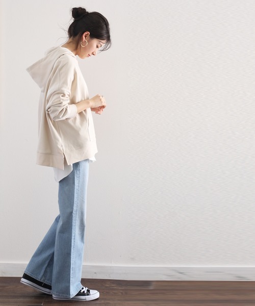 classicalelf（クラシカルエルフ）の「サイドスリット無地スウェットワイドプルオーバーパーカー（長袖）（パーカー・レディース・ブラック/グレー/アイボリー/モカ/ホワイト/ライトカーキ/パープル・MEDIUM/LARGE/X-LARGE）」の13枚目の写真