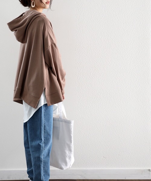 classicalelf（クラシカルエルフ）の「サイドスリット無地スウェットワイドプルオーバーパーカー（長袖）（パーカー・レディース・ブラック/グレー/アイボリー/モカ/ホワイト/ライトカーキ/パープル・MEDIUM/LARGE/X-LARGE）」の20枚目の写真