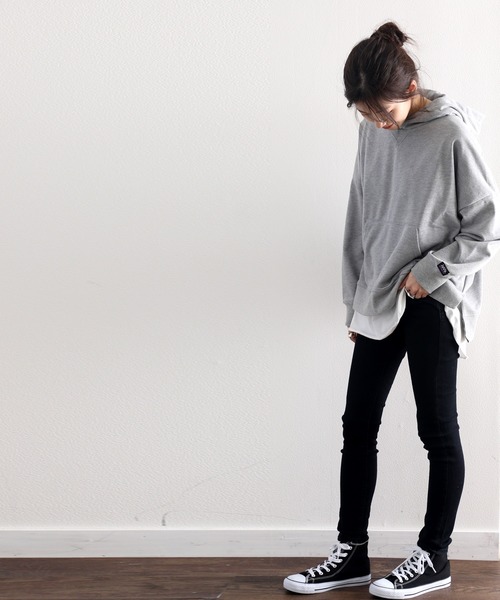 classicalelf（クラシカルエルフ）の「サイドスリット無地スウェットワイドプルオーバーパーカー（長袖）（パーカー・レディース・ブラック/グレー/アイボリー/モカ/ホワイト/ライトカーキ/パープル・MEDIUM/LARGE/X-LARGE）」の16枚目の写真