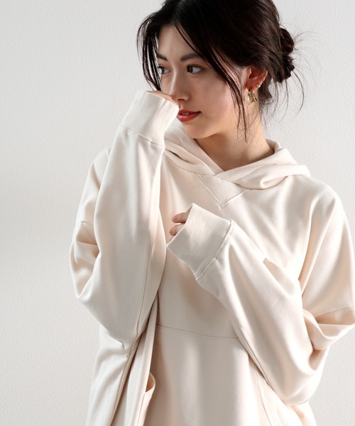 classicalelf（クラシカルエルフ）の「サイドスリット無地スウェットワイドプルオーバーパーカー（長袖）（パーカー・レディース・ブラック/グレー/アイボリー/モカ/ホワイト/ライトカーキ/パープル・MEDIUM/LARGE/X-LARGE）」の14枚目の写真