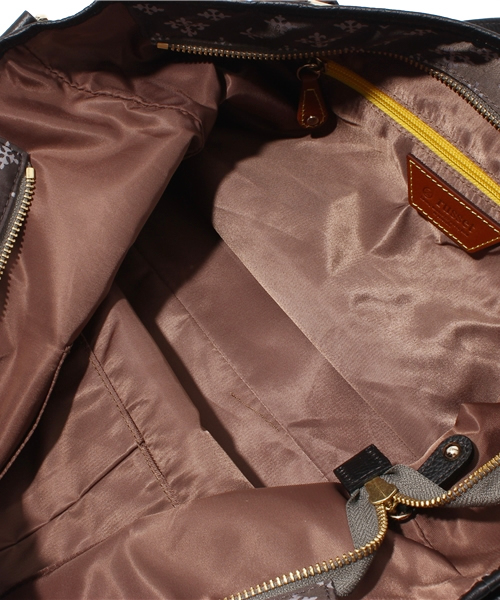 russet(ラシット)の「モノグラム柄トートバッグ(ショルダーベルト russet(ラシット)の「モノグラム柄トートバッグ(ショルダーベルト