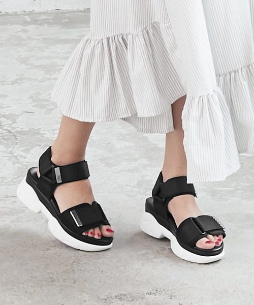 KOBE LETTUCE（コウベレタス）の「太ベルト厚底ベルクロスポーツサンダル（サンダル・レディース・ベージュ/ホワイト/ブラック・L/M/S）」の2枚目の写真