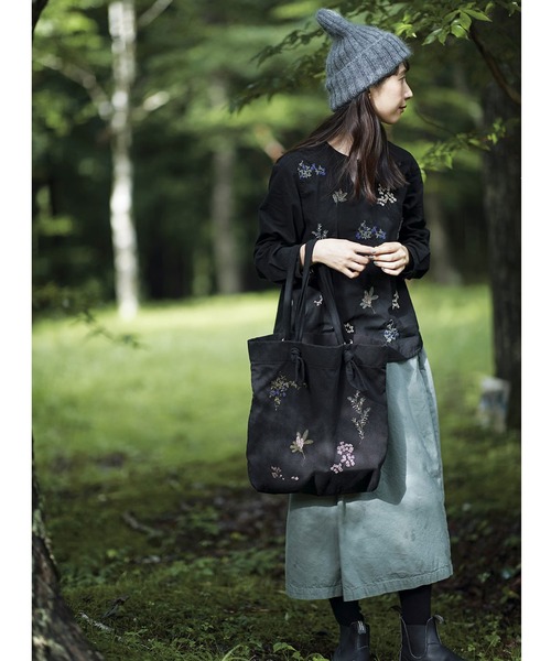 Sunny clouds（サニークラウズ）の「サニークラウズ　木の実図鑑トップス〈レディース〉（シャツ/ブラウス・レディース・ブラック・MEDIUM/LARGE/X-LARGE/XX-LARGE/NM）」の3枚目の写真