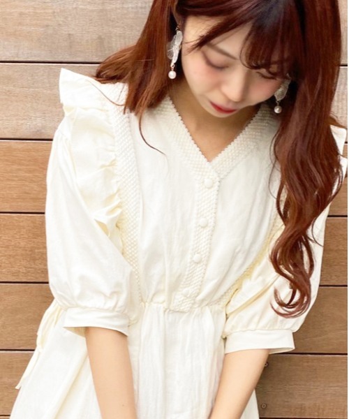 apres jour(アプレジュール)の「フリルレースワンピース【ZOZOTOWN限定アイテム】(ワンピース・レディース・オフホワイト/ダークブラウン/モカ・フリー)」の7枚目の写真