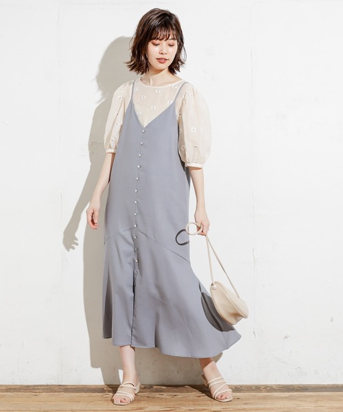 natural couture（ナチュラルクチュール）の「【WEB限定カラー有り】前後2WAY貝釦綿麻キャミワンピース（ワンピース・レディース・ブラック/ブラウン/ライトベージュ/サックスブルー/レンガ・FREE）」の4枚目の写真