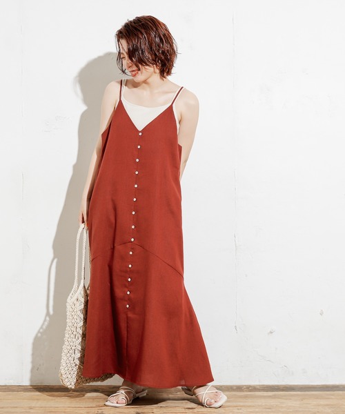 natural couture（ナチュラルクチュール）の「【WEB限定カラー有り】前後2WAY貝釦綿麻キャミワンピース（ワンピース・レディース・ブラック/ブラウン/ライトベージュ/サックスブルー/レンガ・FREE）」の17枚目の写真