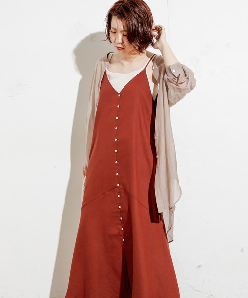 natural couture（ナチュラルクチュール）の「【WEB限定カラー有り】前後2WAY貝釦綿麻キャミワンピース（ワンピース・レディース・ブラック/ブラウン/ライトベージュ/サックスブルー/レンガ・FREE）」の11枚目の写真