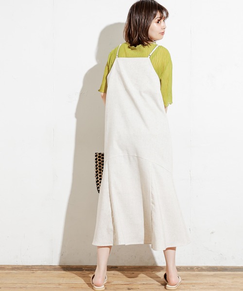 natural couture（ナチュラルクチュール）の「【WEB限定カラー有り】前後2WAY貝釦綿麻キャミワンピース（ワンピース・レディース・ブラック/ブラウン/ライトベージュ/サックスブルー/レンガ・FREE）」の10枚目の写真