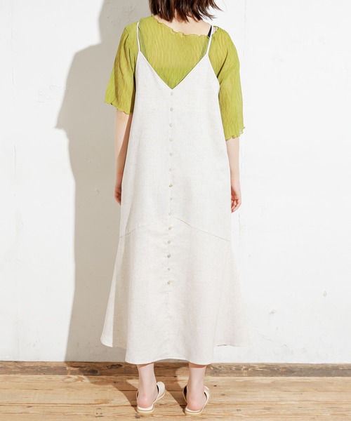 natural couture（ナチュラルクチュール）の「【WEB限定カラー有り】前後2WAY貝釦綿麻キャミワンピース（ワンピース・レディース・ブラック/ブラウン/ライトベージュ/サックスブルー/レンガ・FREE）」の18枚目の写真