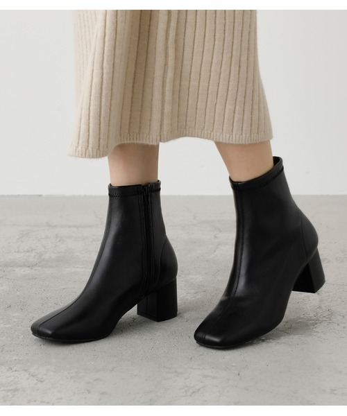 AZUL by moussy（アズールバイマウジー）の「CENTER SEAM SQUARE BOOTS/センターシームスクエアブーツ（ブーツ・レディース・ライトイエロー/アイボリー/ブラック・MEDIUM/LARGE/SMALL）」の2枚目の写真