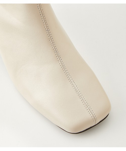 AZUL by moussy（アズールバイマウジー）の「CENTER SEAM SQUARE BOOTS/センターシームスクエアブーツ（ブーツ・レディース・ライトイエロー/アイボリー/ブラック・MEDIUM/LARGE/SMALL）」の13枚目の写真